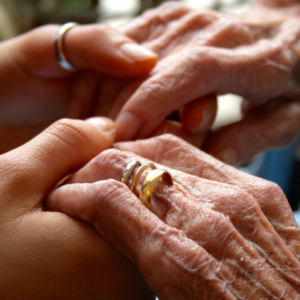 20. Giorno della riflessione. Le mani che si sostengono